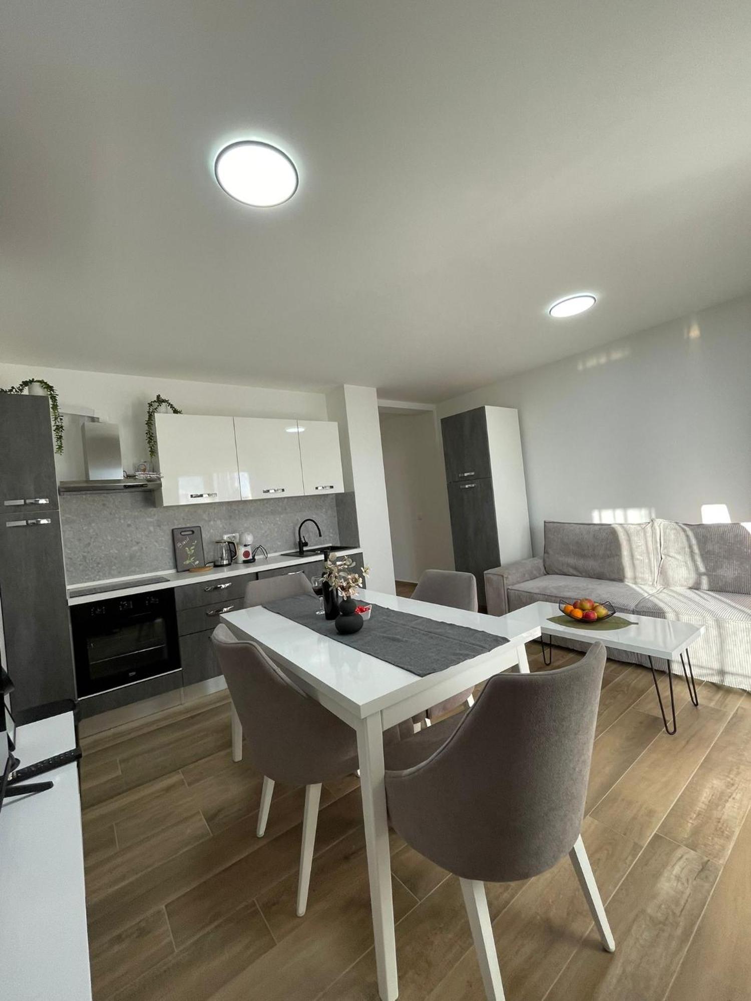Stina Apartment บีโอกราดนาโมรู ภายนอก รูปภาพ